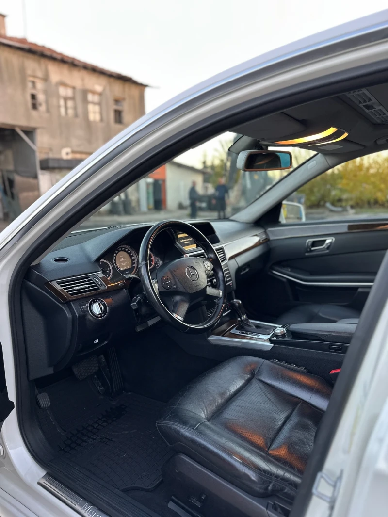 Mercedes-Benz E 220, снимка 6 - Автомобили и джипове - 47856831