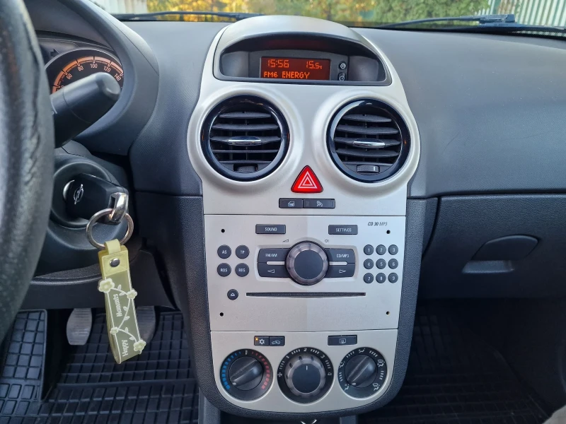 Opel Corsa 1.2i, снимка 12 - Автомобили и джипове - 52331505