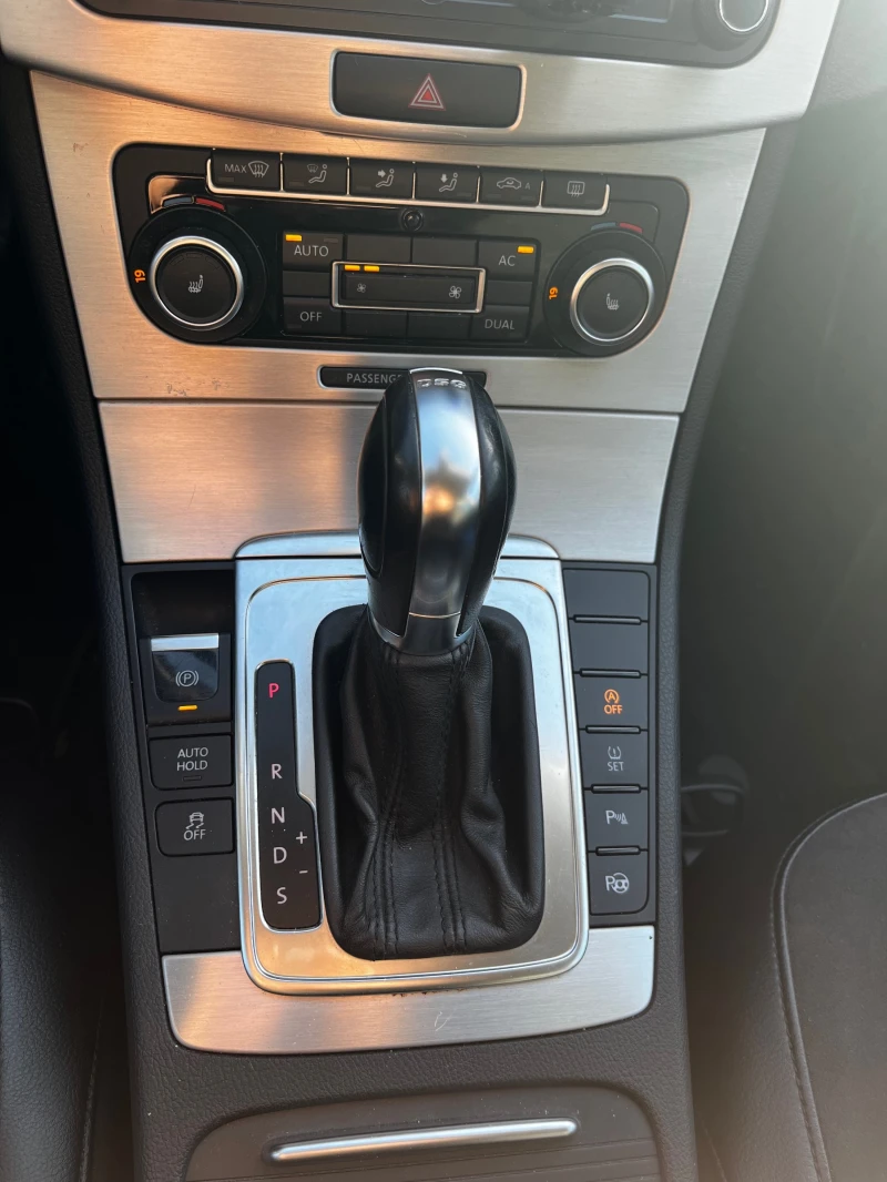 VW Passat Bluemotion, снимка 10 - Автомобили и джипове - 52452529