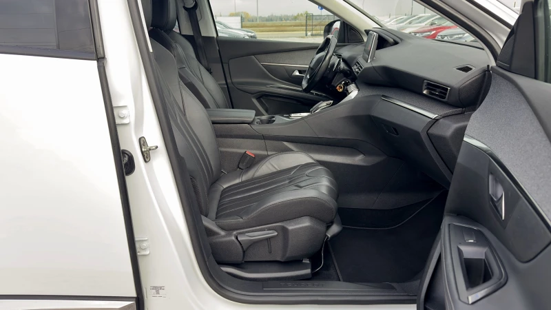 Peugeot 5008 1.6T 180кс.Autom.Navi Car play Camera Кожа Подгрев, снимка 12 - Автомобили и джипове - 52583556