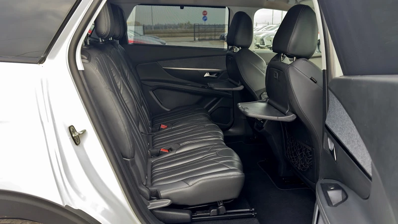 Peugeot 5008 1.6T 180кс.Autom.Navi Car play Camera Кожа Подгрев, снимка 13 - Автомобили и джипове - 52583556