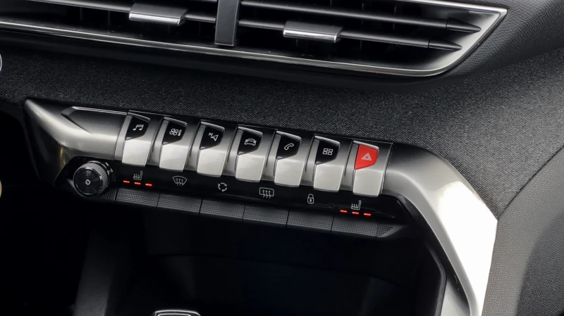 Peugeot 5008 1.6T 180кс.Autom.Navi Car play Camera Кожа Подгрев, снимка 10 - Автомобили и джипове - 52583556