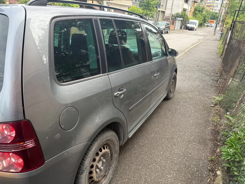 VW Touran 1.9 tdi, снимка 4 - Автомобили и джипове - 53263558