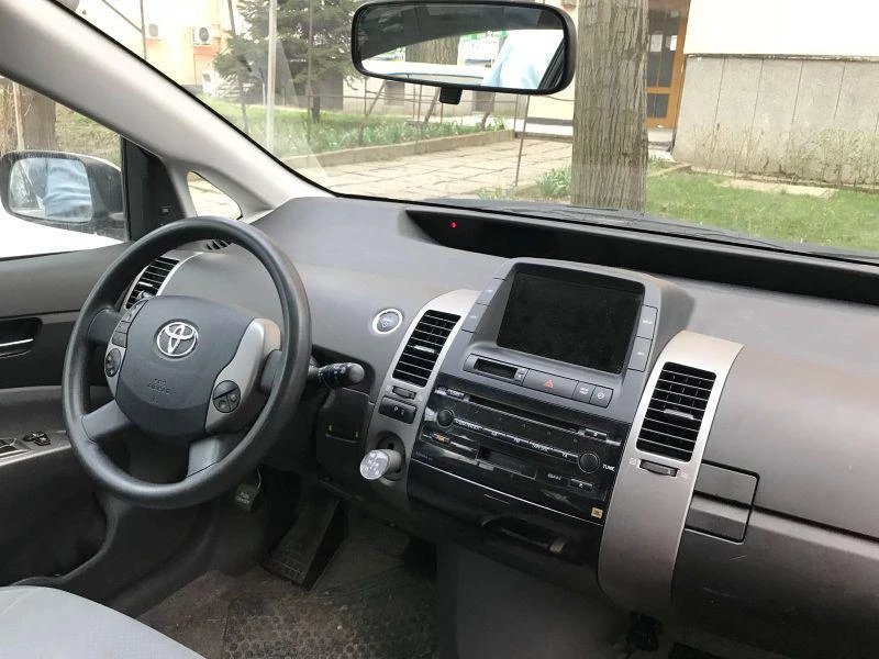 Toyota Prius 1.5 - изображение 5