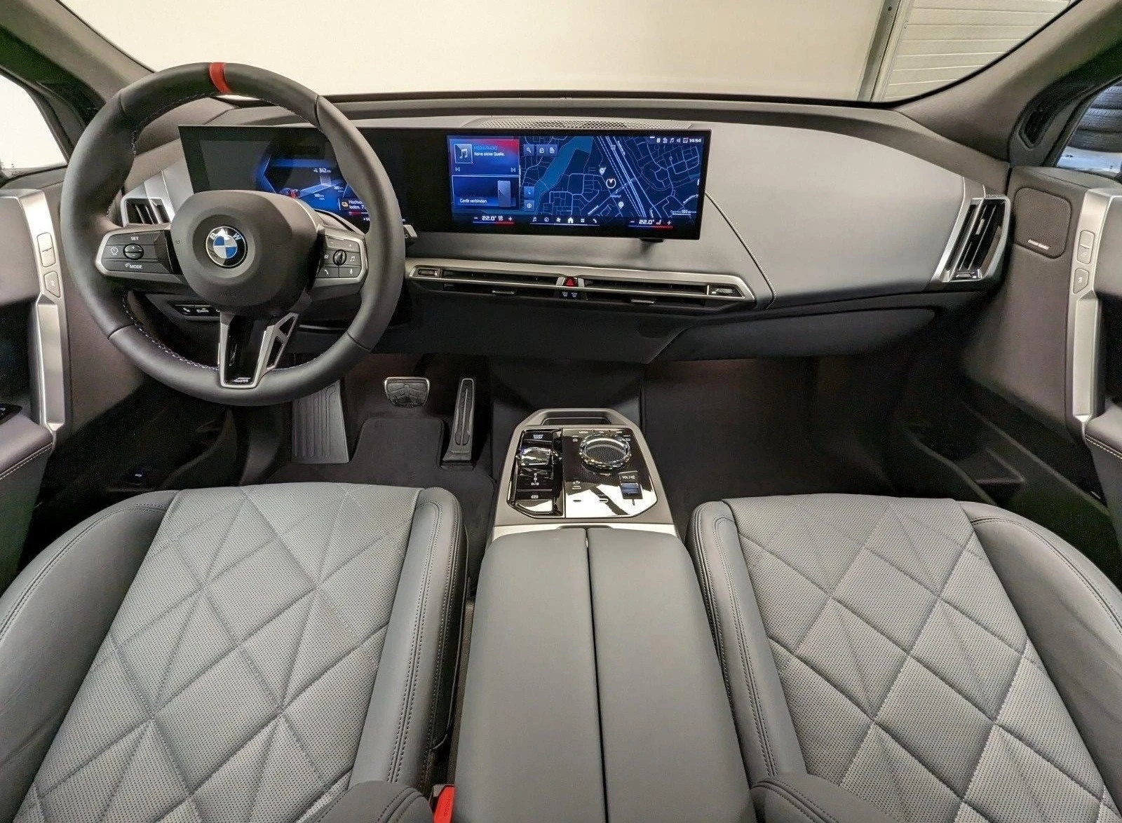 BMW iX M70/FACELIFT/ M-SPORT/H&K/ ICONIC GLOW/SKY LOUNGE/ | Mobile.bg   11