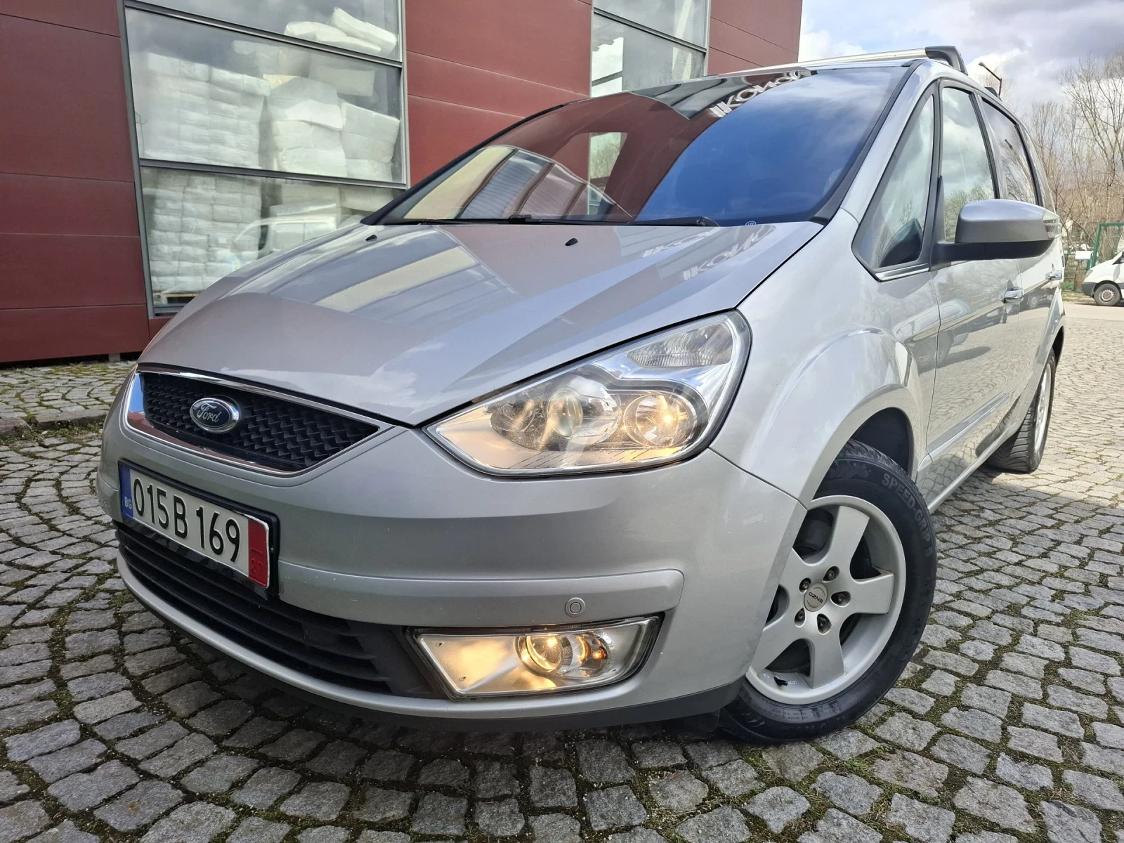 Ford Galaxy 2.0TDI-140к.с.TITANIUM* 6+ 1* KLIMATRONIK* TEMPOMA