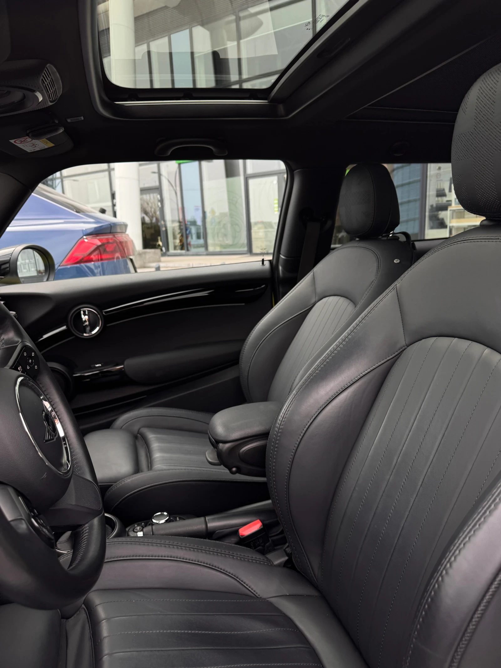 Mini Cooper Първи собственик/Гаранция , снимка 9 - Автомобили и джипове - 54195665