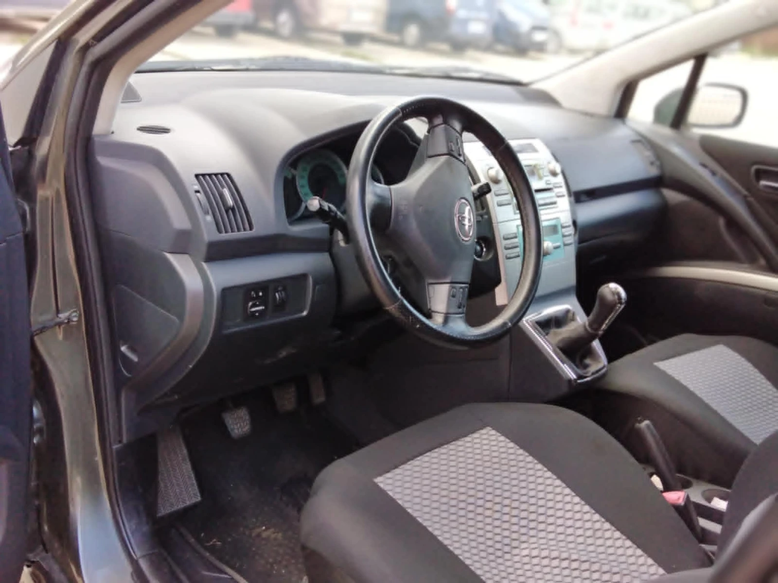Toyota Corolla verso, снимка 16 - Автомобили и джипове - 54437550
