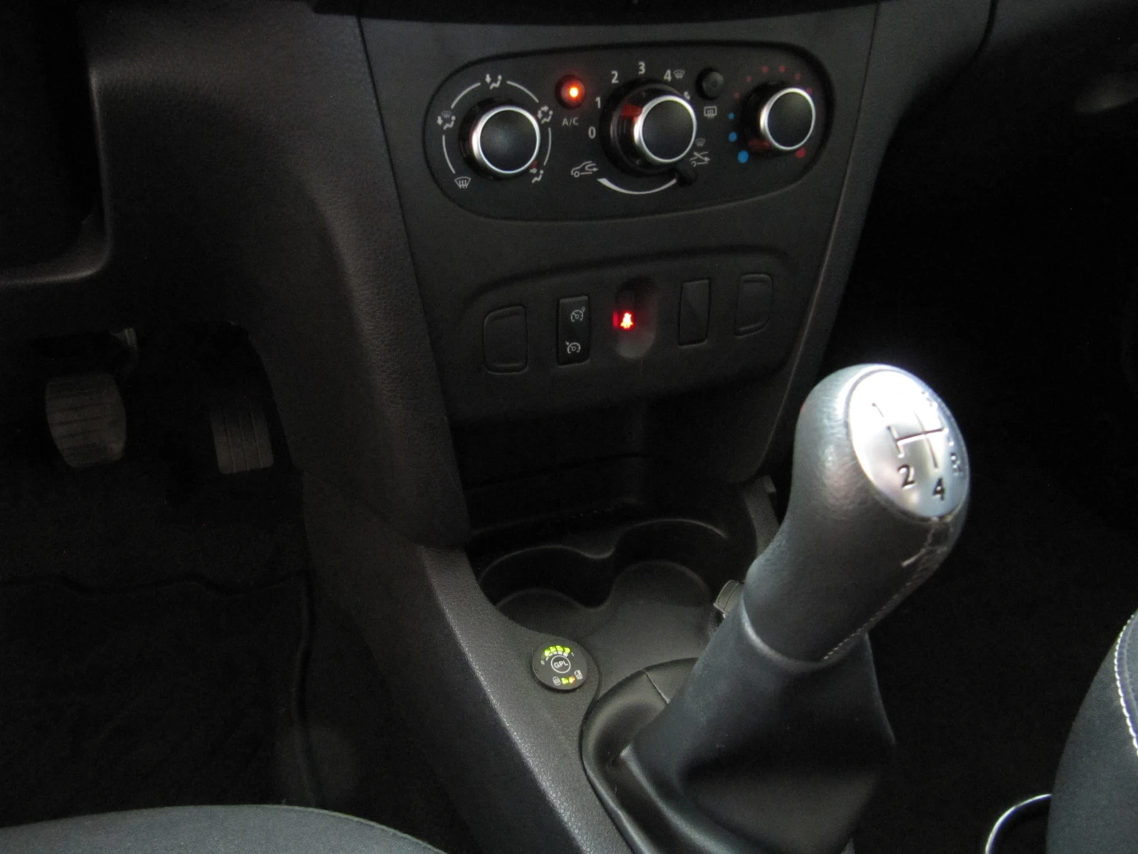 Dacia Sandero 0.9TCE LPG Фабр.газов инжекцион, снимка 16 - Автомобили и джипове - 54461225