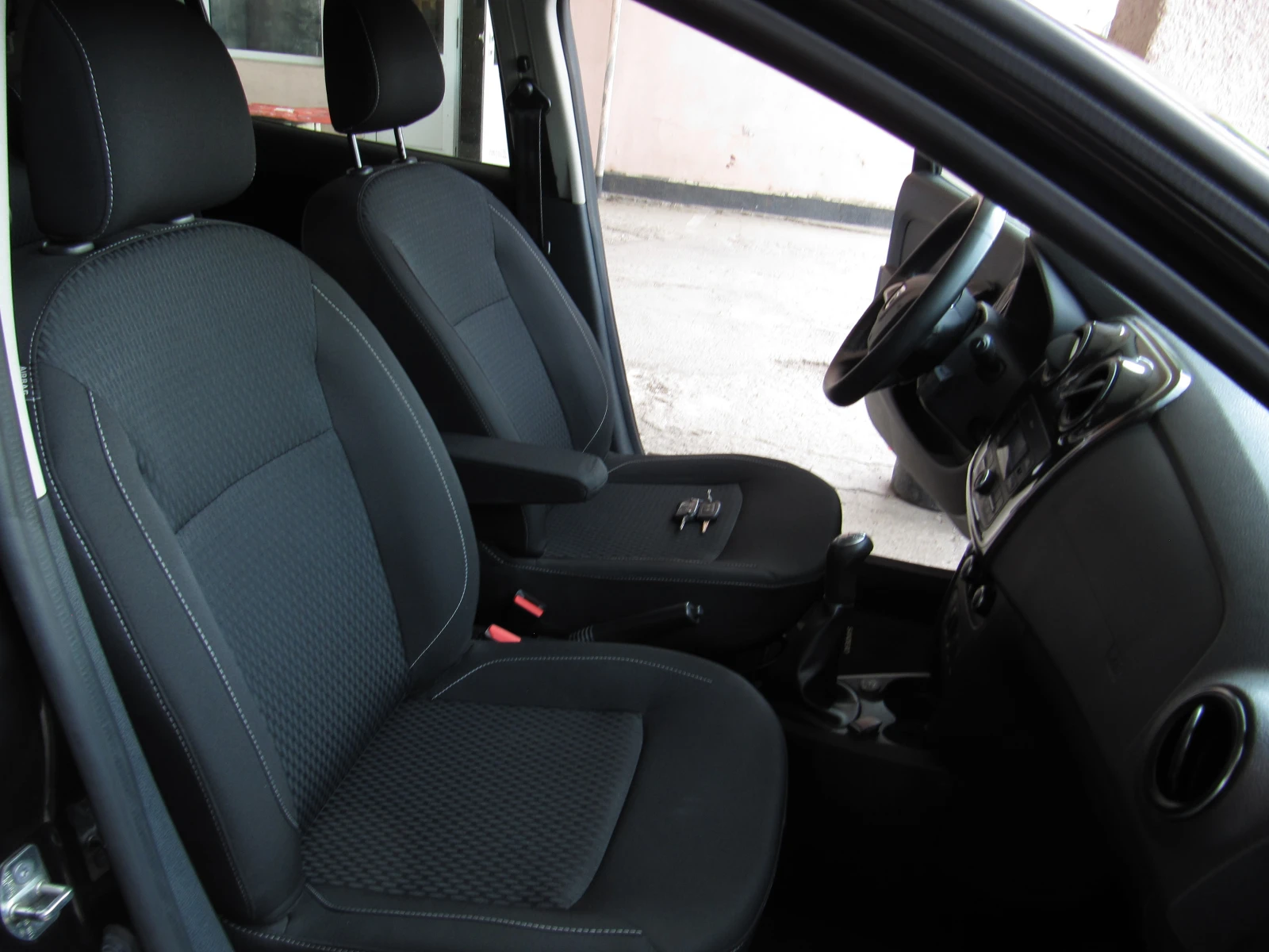 Dacia Sandero 0.9TCE LPG Фабр.газов инжекцион, снимка 12 - Автомобили и джипове - 54461225