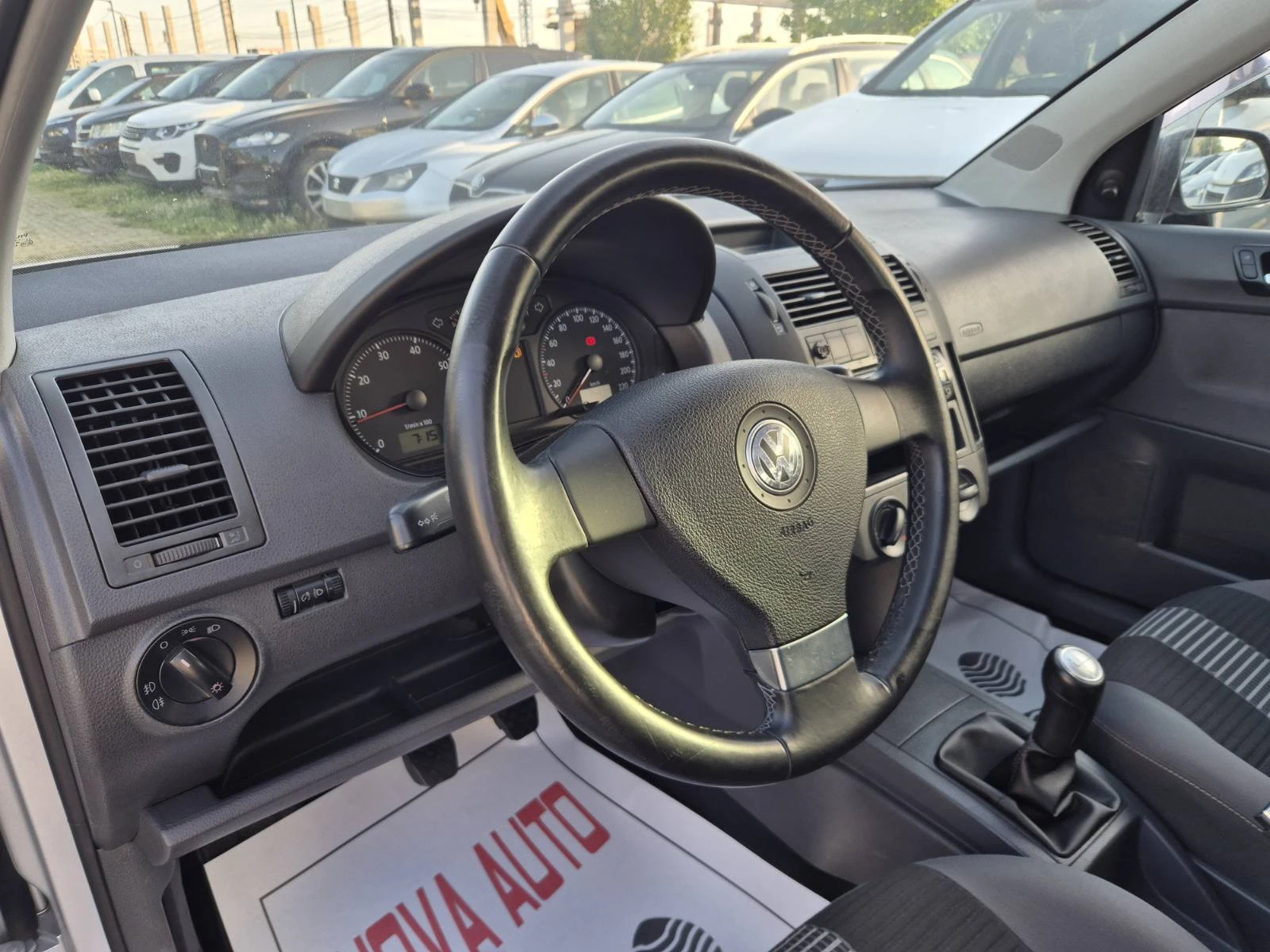 VW Polo 1.2I-176000км, снимка 8 - Автомобили и джипове - 54703425
