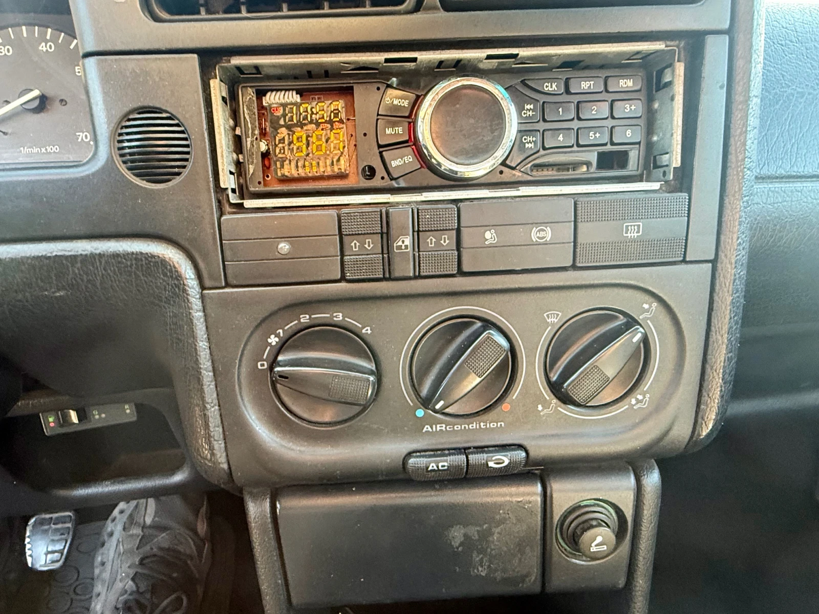 VW Passat 1, 8 AC;Xenon, снимка 9 - Автомобили и джипове - 55385575