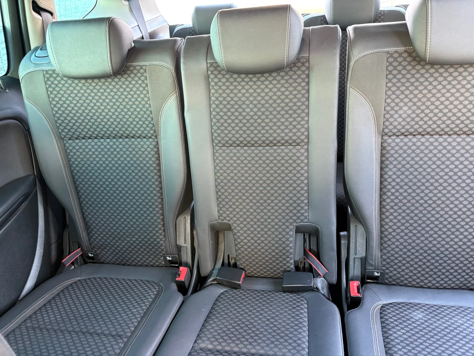 Opel Zafira 1.6cdti, снимка 15 - Автомобили и джипове - 55929914