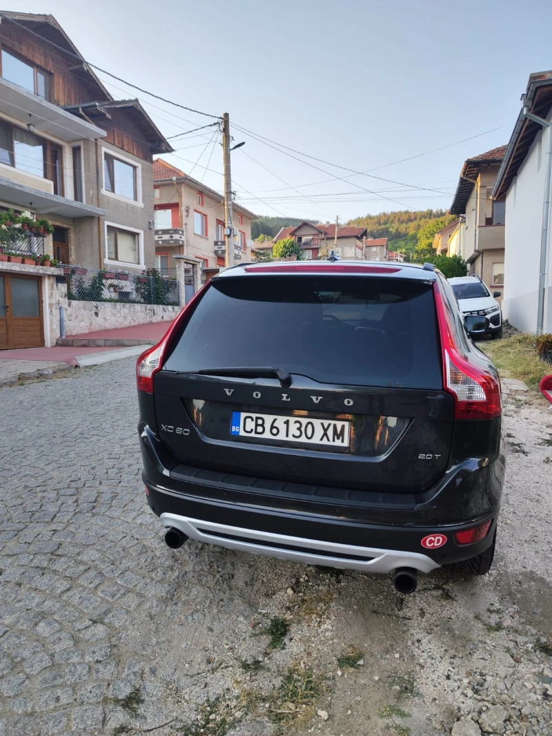 Volvo XC60  2.0T, R-Design, снимка 3 - Автомобили и джипове - 52531072