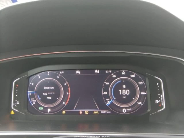 VW Tiguan RLINE* КОЖА* ПАНО* KEYLESS* КАМЕРА* ПОДГРЕВ* , снимка 11 - Автомобили и джипове - 53991442