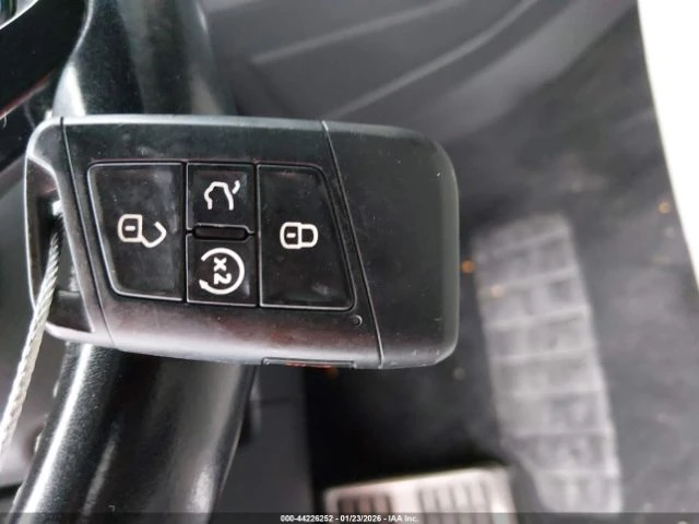 VW Tiguan RLINE* КОЖА* ПАНО* KEYLESS* КАМЕРА* ПОДГРЕВ* , снимка 13 - Автомобили и джипове - 53991442