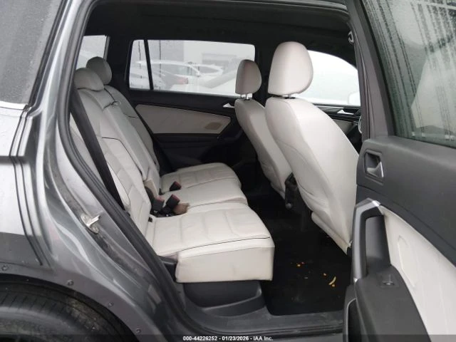 VW Tiguan RLINE* КОЖА* ПАНО* KEYLESS* КАМЕРА* ПОДГРЕВ* , снимка 10 - Автомобили и джипове - 53991442