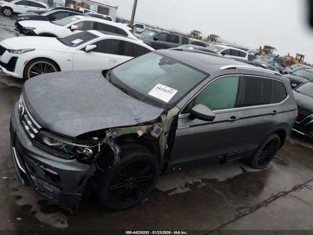 VW Tiguan RLINE* КОЖА* ПАНО* KEYLESS* КАМЕРА* ПОДГРЕВ* , снимка 4 - Автомобили и джипове - 53991442