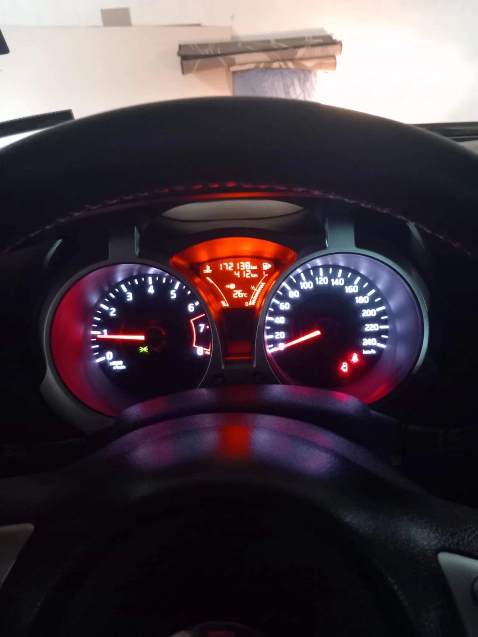 Nissan Juke 1.6 бензин 117к.с - изображение 10