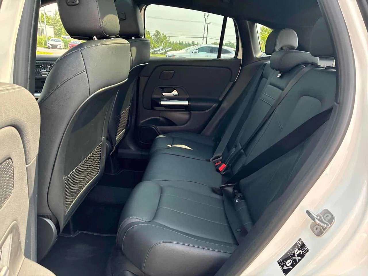 Mercedes-Benz GLA 250 4MATIC/ПАНОРАМА/ПОДГРЕВИ, снимка 12 - Автомобили и джипове - 55157022
