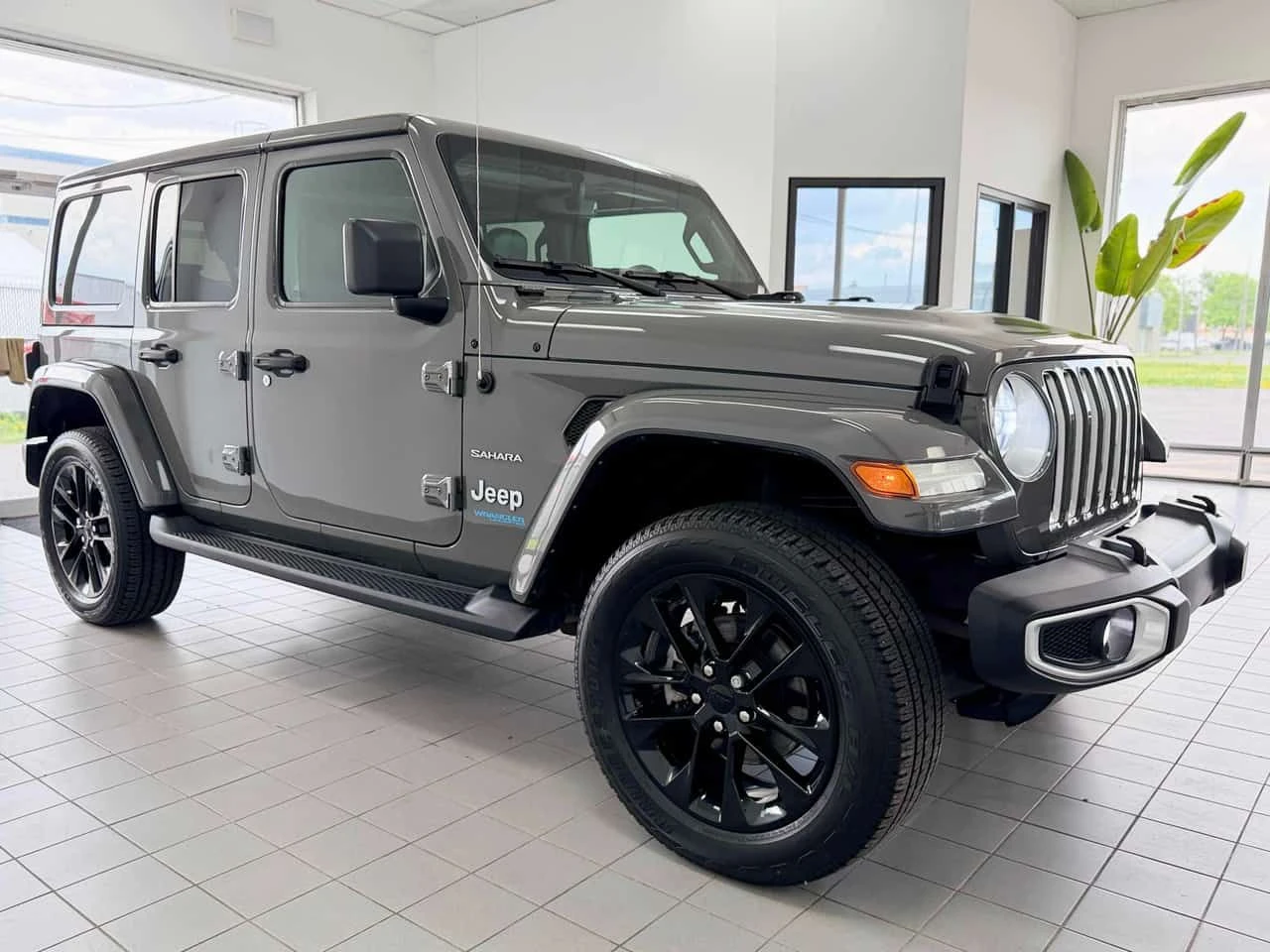 Jeep Wrangler Unlimited Sahara 4x4  CARFAX, снимка 3 - Автомобили и джипове - 55513489