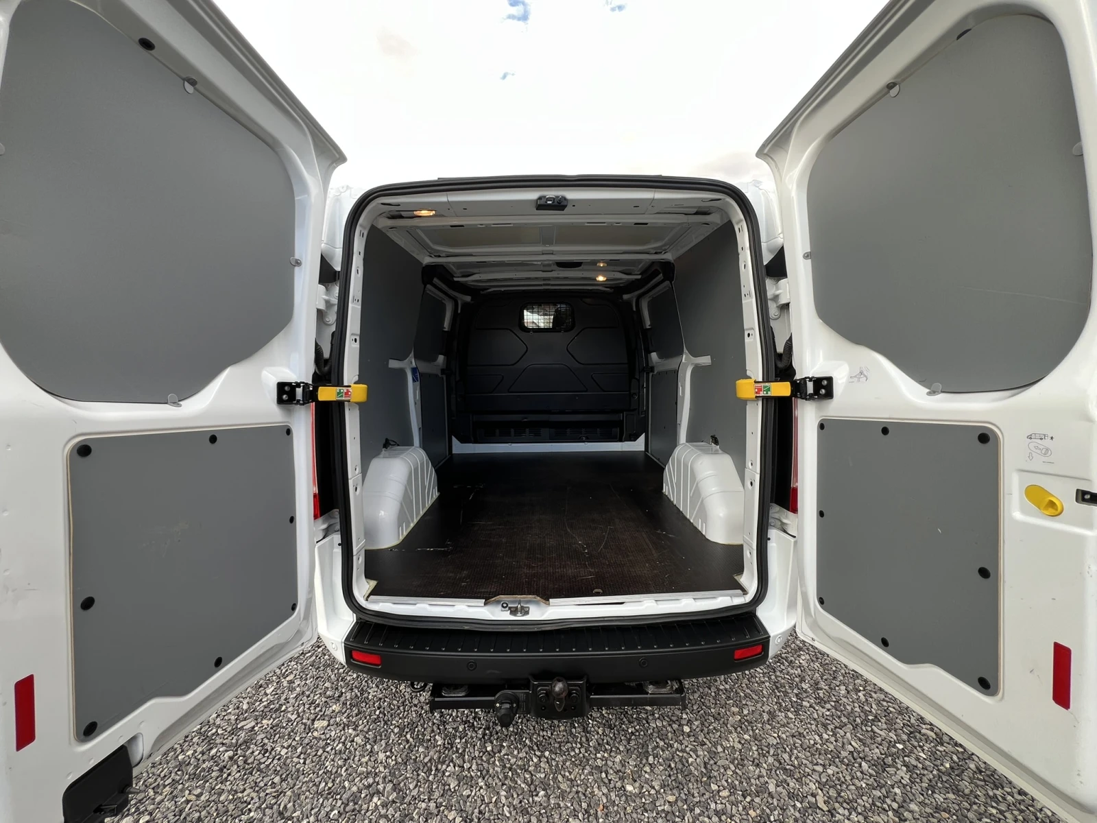 Ford Transit Custom 2.0TDCi ДВЕ СТРАНИЧНИ ВРАТИ/Серв. история/170314км - изображение 10