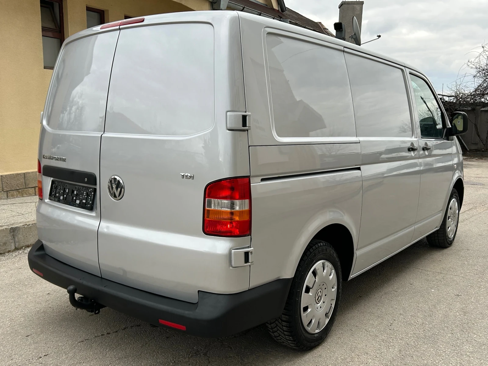 VW Transporter 1.9TDI 102k.c. КЛИМАТИК, снимка 5 - Бусове и автобуси - 53904904