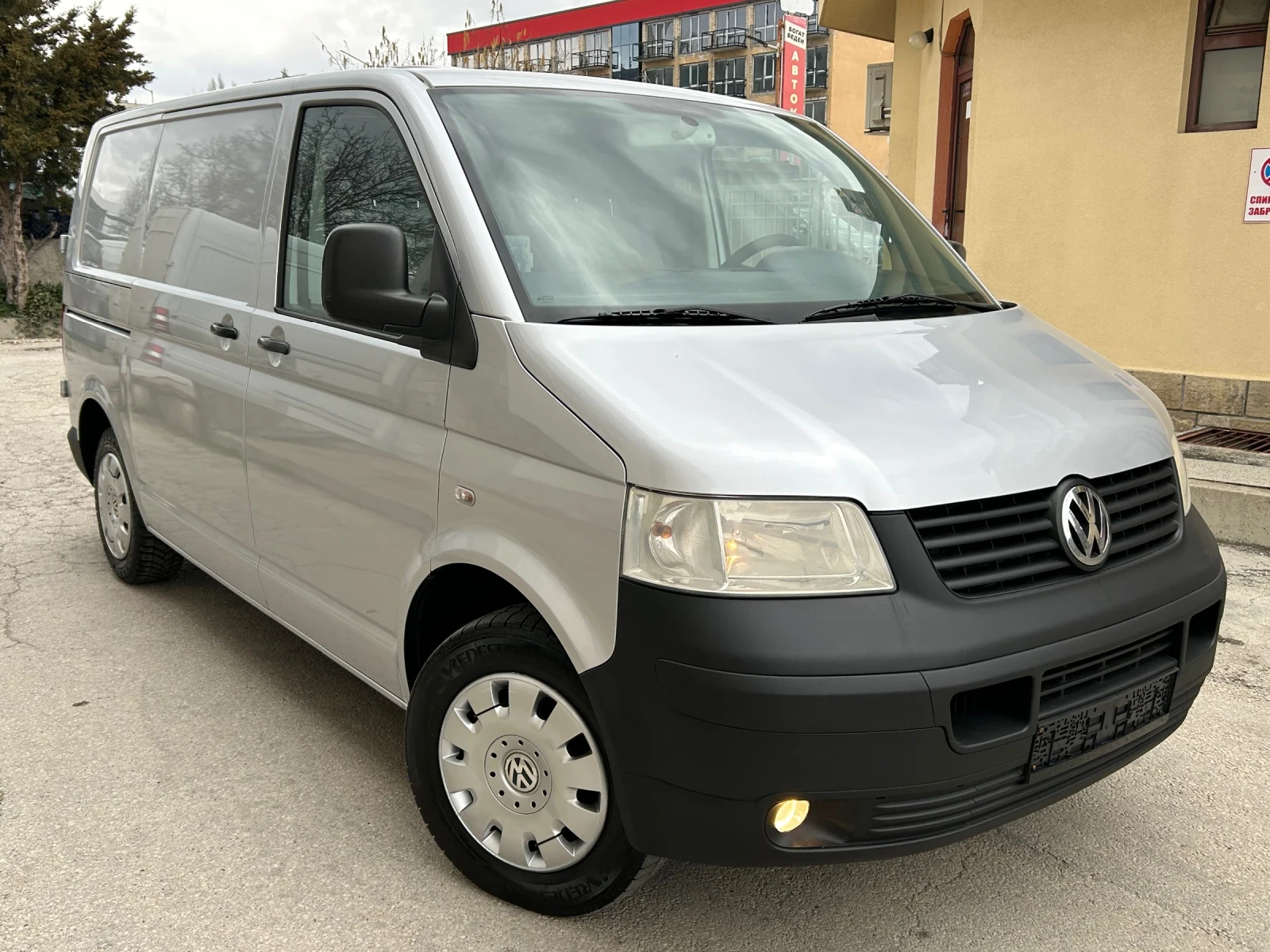 VW Transporter 1.9TDI 102k.c. КЛИМАТИК, снимка 3 - Бусове и автобуси - 53904904