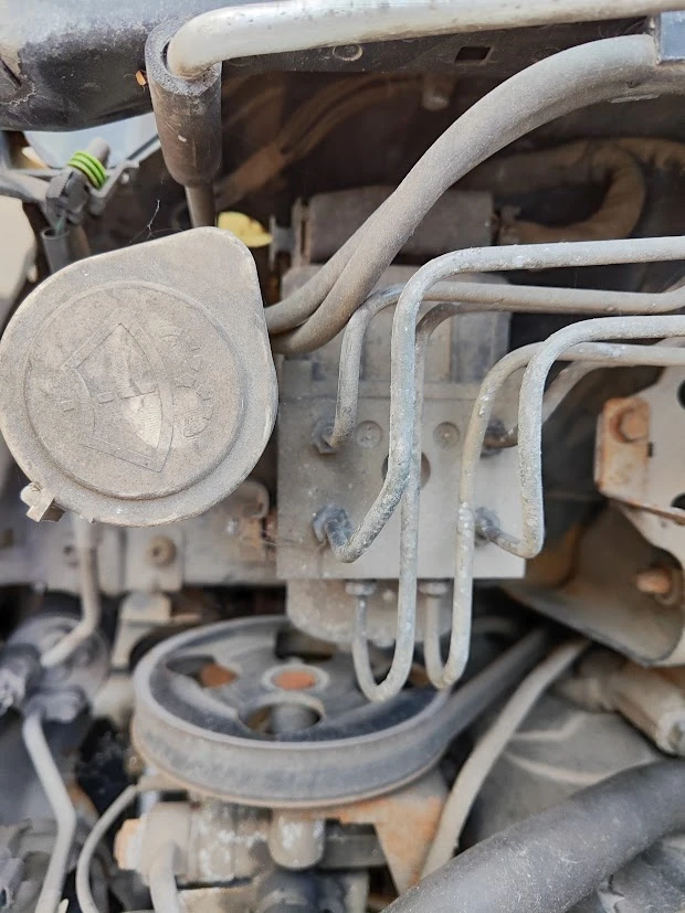 Mitsubishi CARISMA (1996-) 1.8 122 кс кутия въздушен филтър 20 евро 0884333269, снимка 4 - Части - 38176035