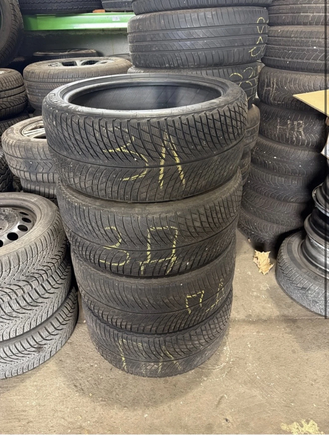 Гуми Зимни 275/35R21
