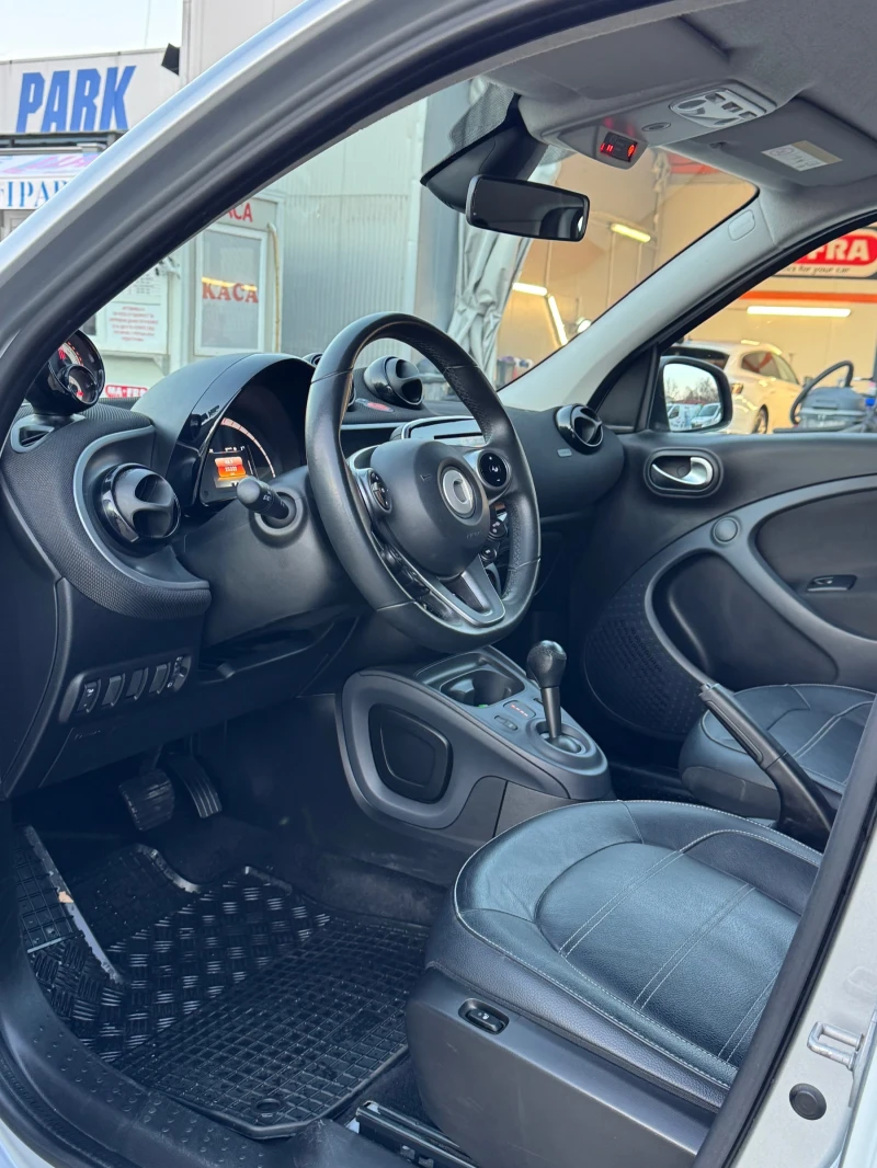 Smart Forfour EQ, снимка 9 - Автомобили и джипове - 48366566