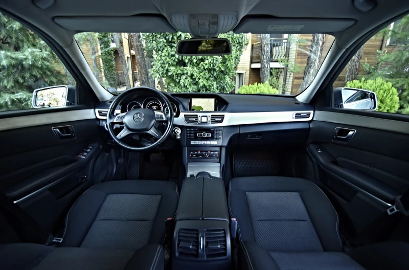 Mercedes-Benz E 220 220CDI TOP, снимка 10 - Автомобили и джипове - 52693805