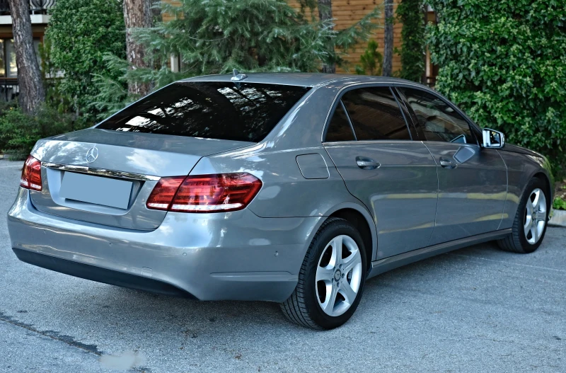 Mercedes-Benz E 220 220CDI TOP, снимка 4 - Автомобили и джипове - 52693805