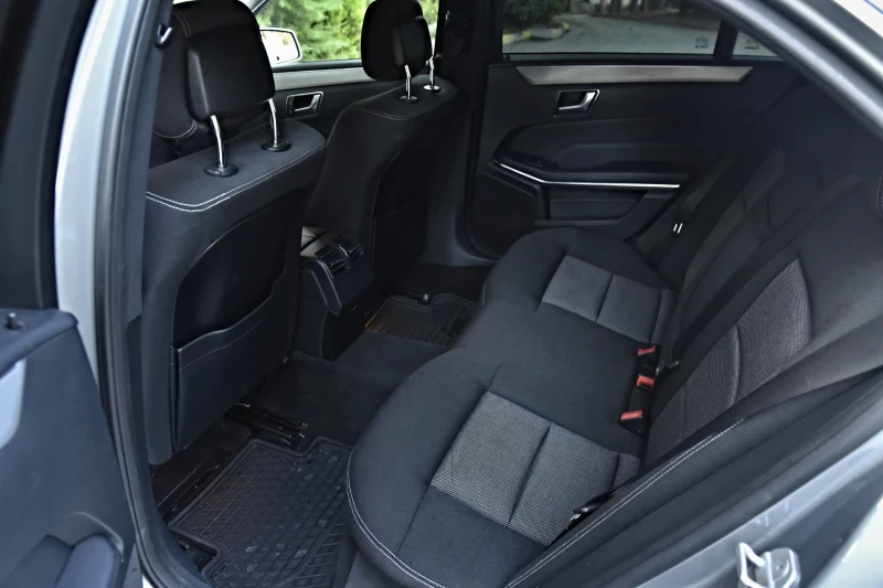 Mercedes-Benz E 220 220CDI TOP, снимка 9 - Автомобили и джипове - 52693805