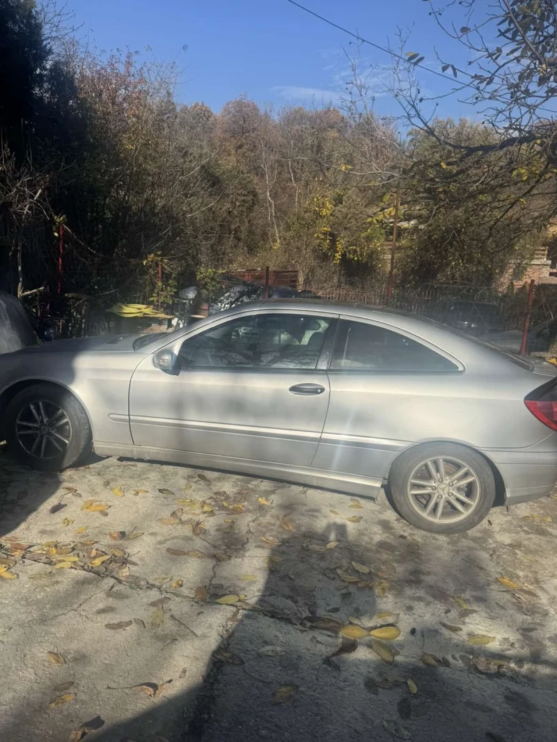 Mercedes-Benz C 220 Купе, снимка 6 - Автомобили и джипове - 52699981