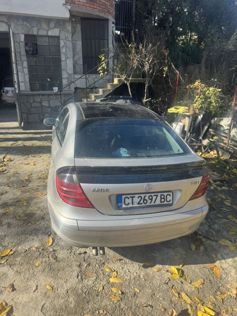 Mercedes-Benz C 220 Купе, снимка 3 - Автомобили и джипове - 52699981