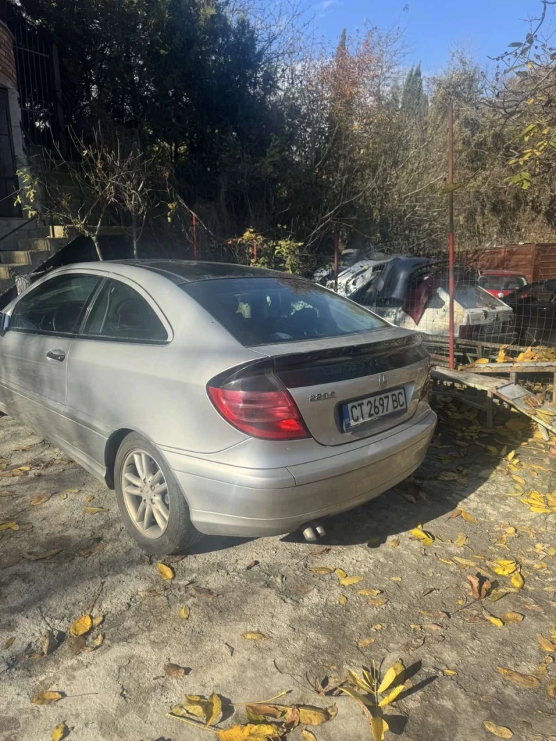 Mercedes-Benz C 220 Купе, снимка 2 - Автомобили и джипове - 52699981