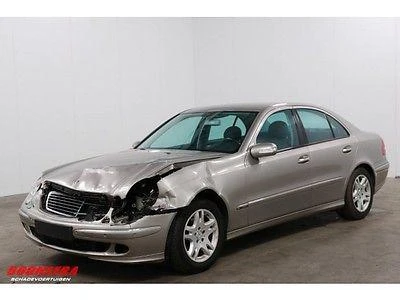 Mercedes-Benz E 200, снимка 7 - Автомобили и джипове - 42033423