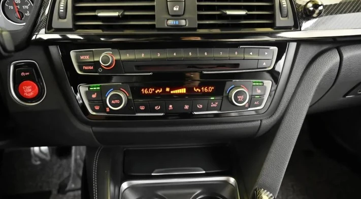 BMW M4 DCT* 360* КАМЕРА* HARMAN* KARDON* HUD* ПОДГРЕВ* , снимка 13 - Автомобили и джипове - 55395998