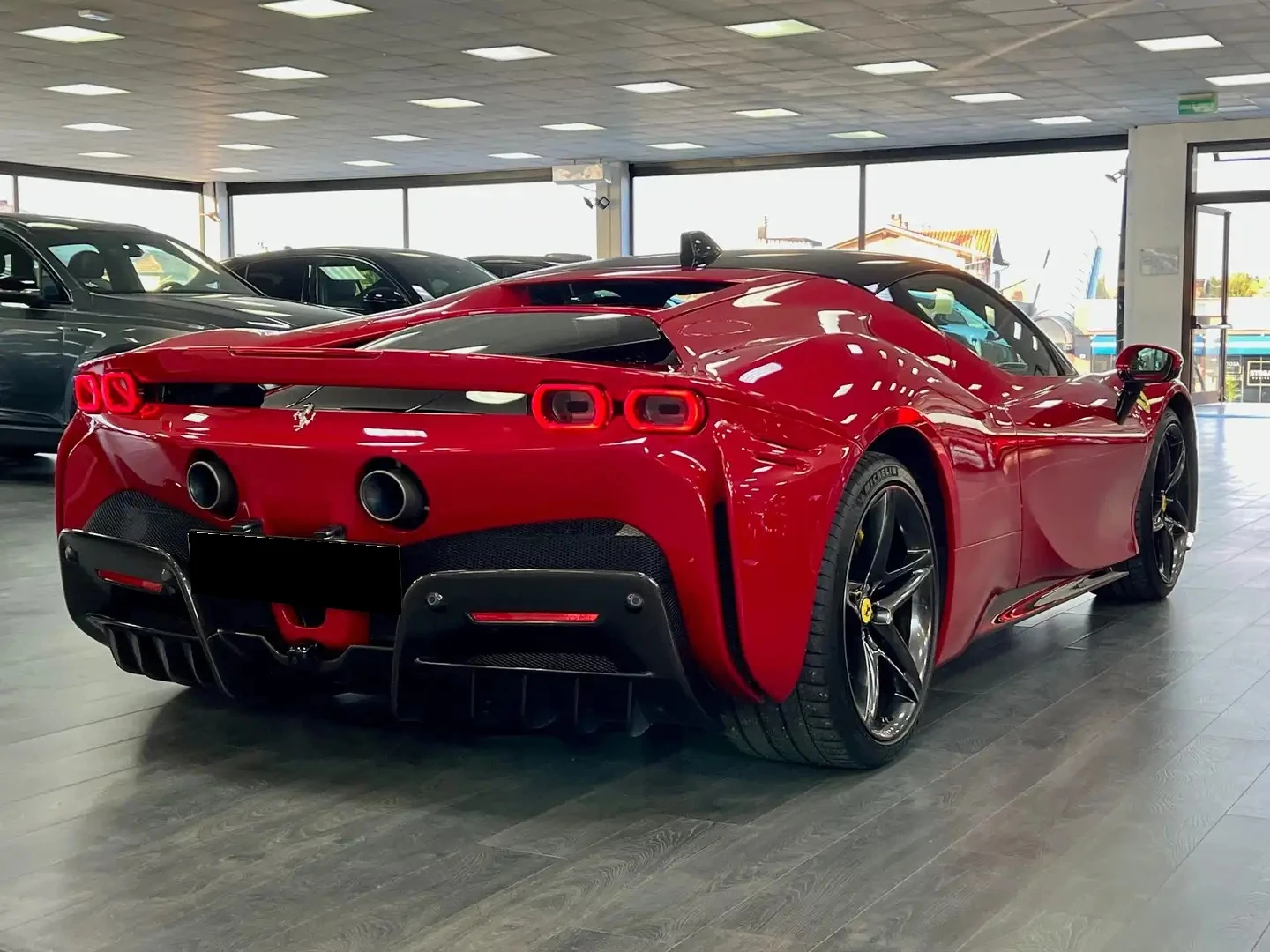 Ferrari SF 90 Stradale 4.0 V8 Plug-in Hybrid - изображение 5