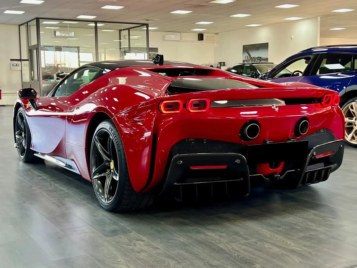 Ferrari SF 90 Stradale 4.0 V8 Plug-in Hybrid - изображение 4