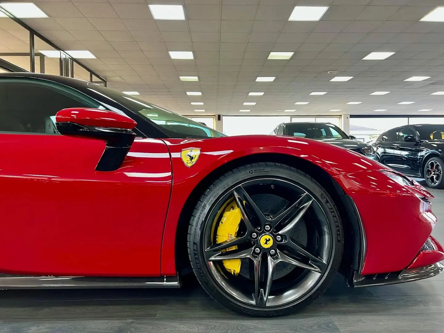 Ferrari SF 90 Stradale 4.0 V8 Plug-in Hybrid - изображение 6