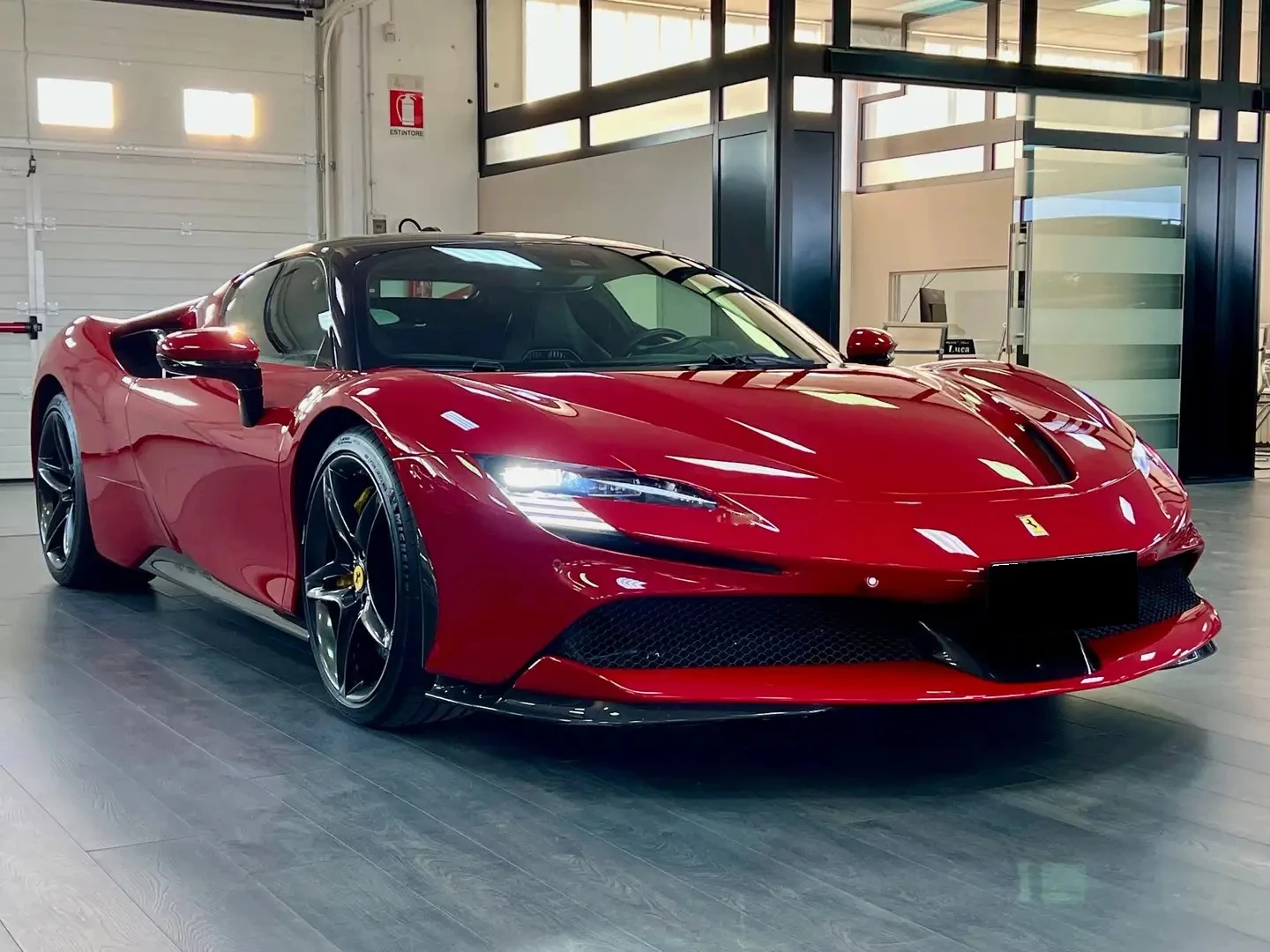 Ferrari SF 90 Stradale 4.0 V8 Plug-in Hybrid - изображение 2