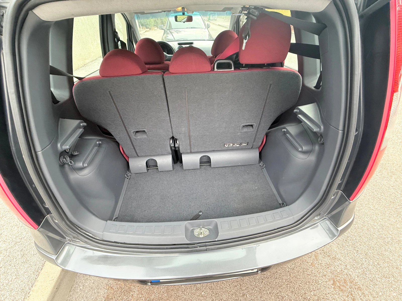Mitsubishi Colt 1, 5D - изображение 8
