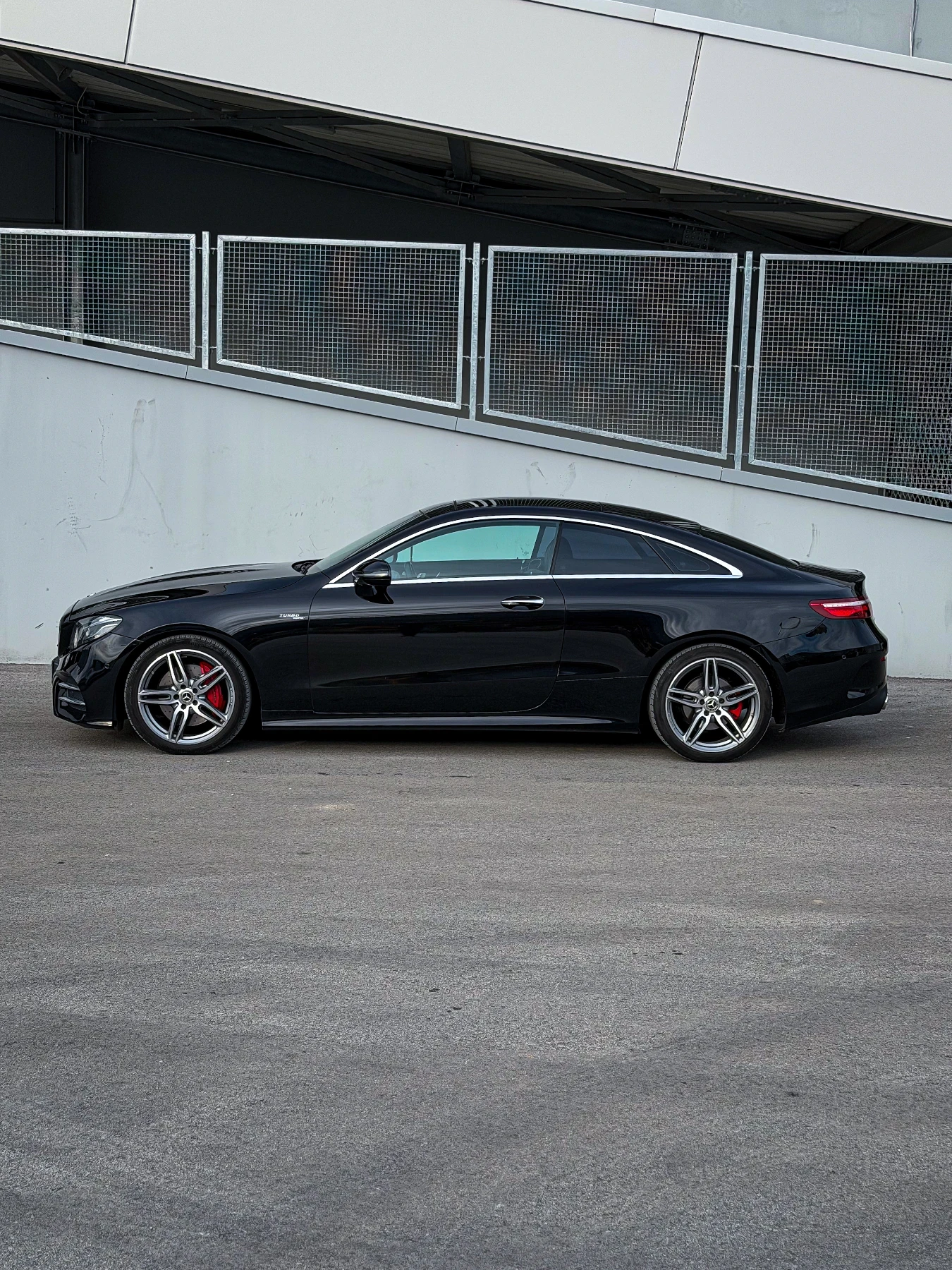 Mercedes-Benz E 220 Burmester/Pano/53 AMG - изображение 6