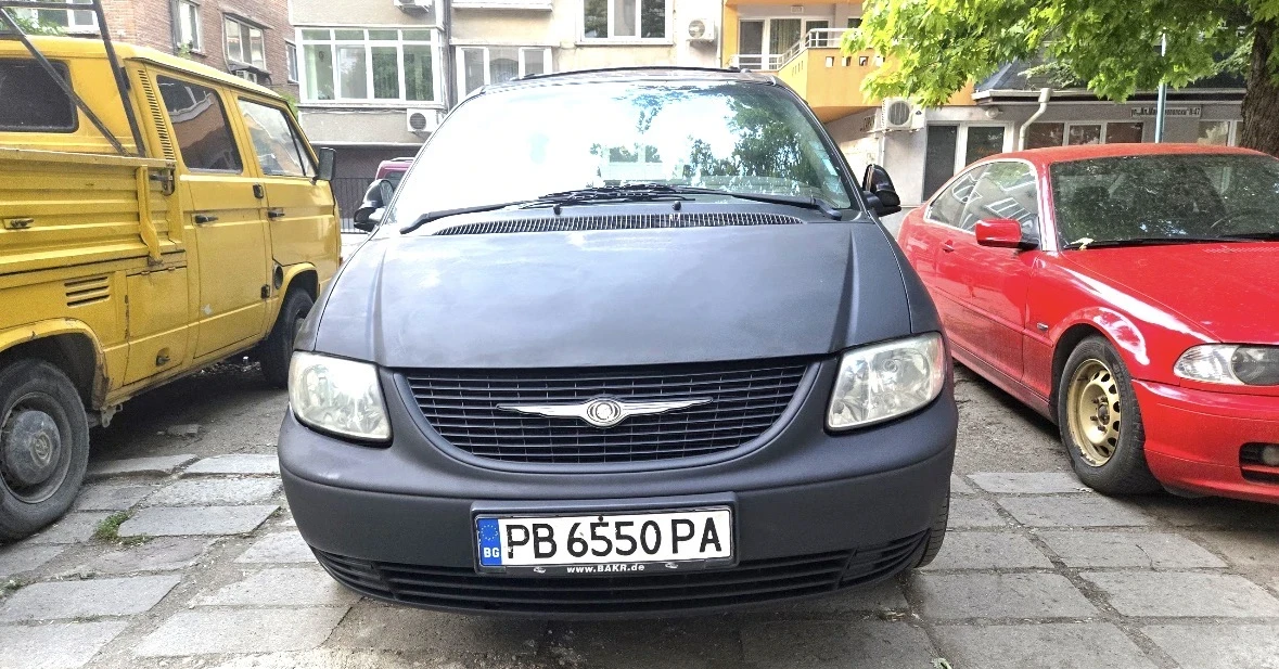 Chrysler Voyager 7 местен , снимка 2 - Автомобили и джипове - 54061180