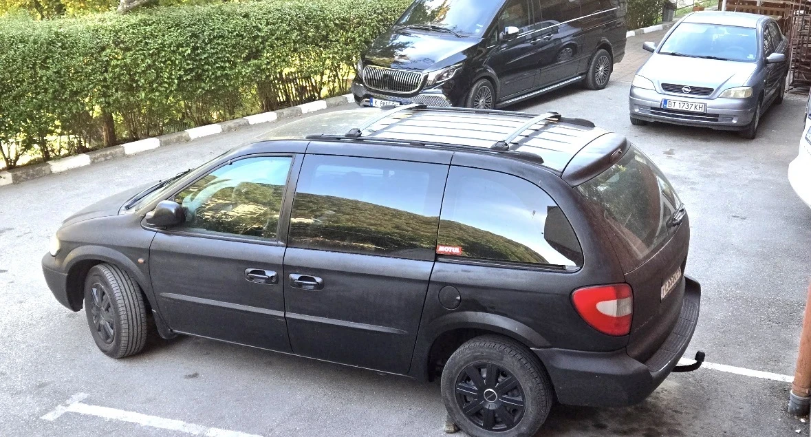 Chrysler Voyager 7 местен , снимка 5 - Автомобили и джипове - 54061180