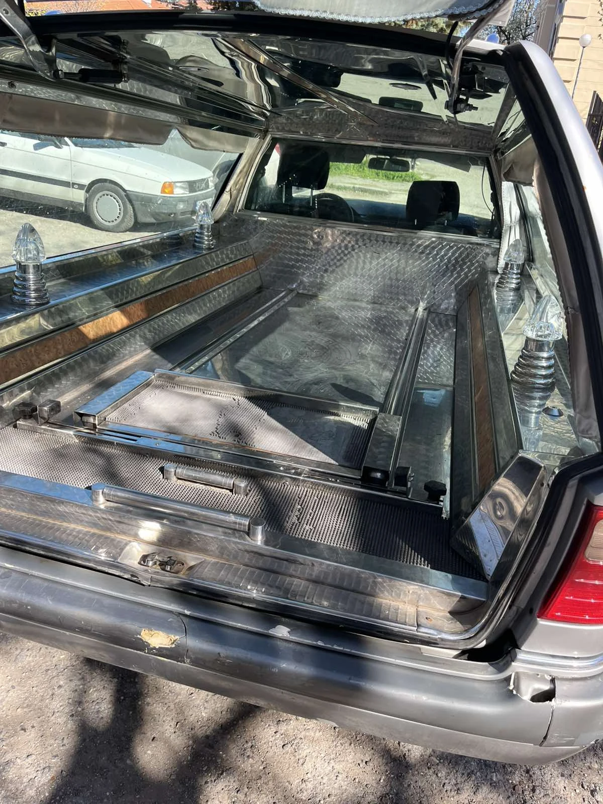 Mercedes-Benz E 250 катафалка, снимка 11 - Автомобили и джипове - 54134992