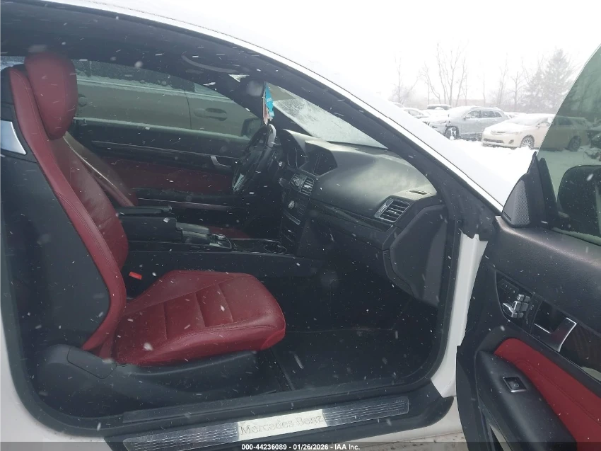 Mercedes-Benz E 400 4MATIC / AMG PKG / ПОДГРЕВИ, снимка 7 - Автомобили и джипове - 54778584