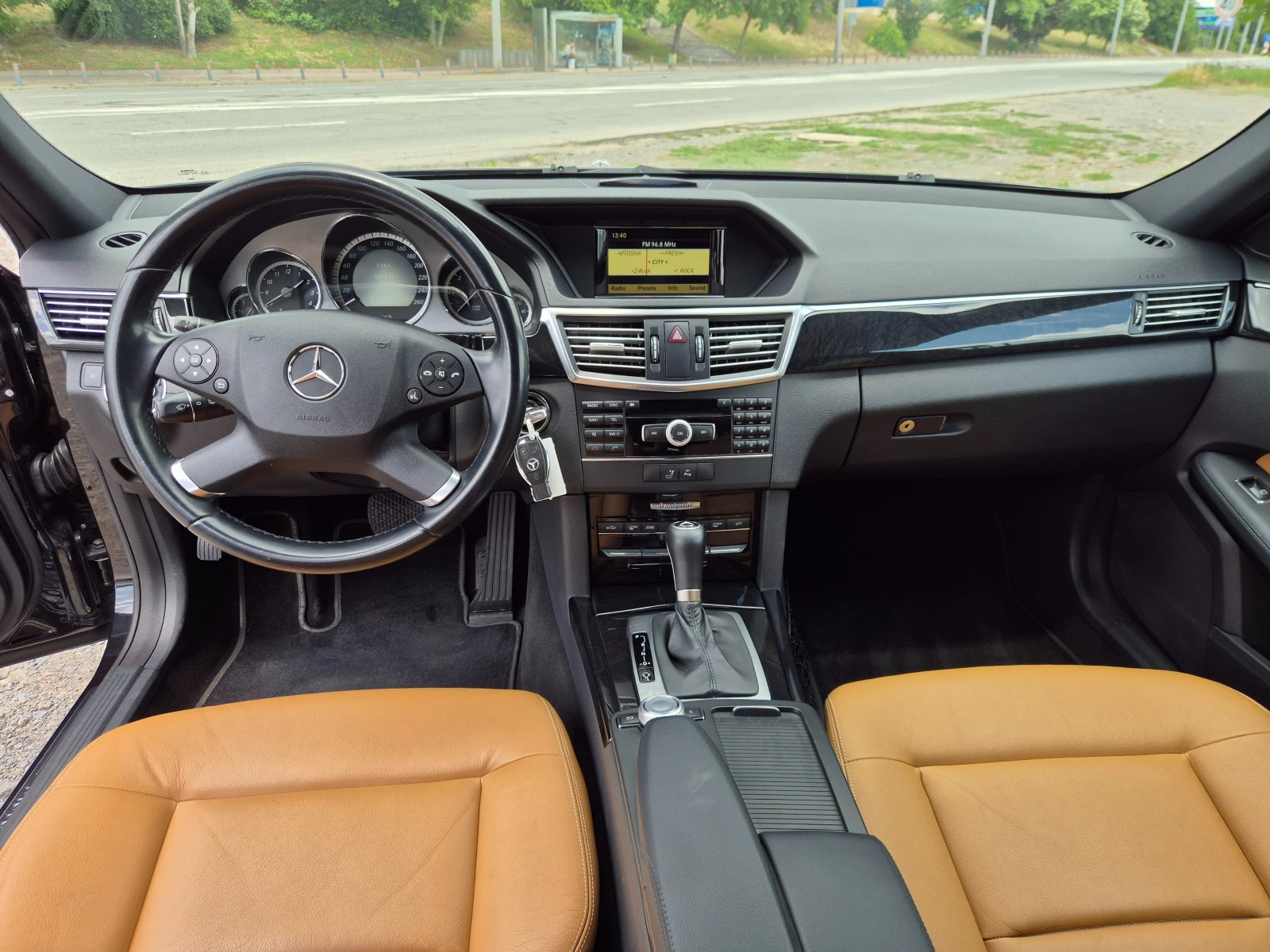 Mercedes-Benz E 220 CDI Автомат, снимка 15 - Автомобили и джипове - 54820250